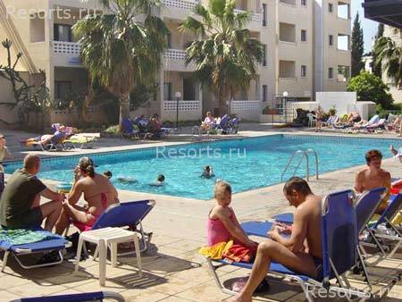 Damon Hotel Apts 6
